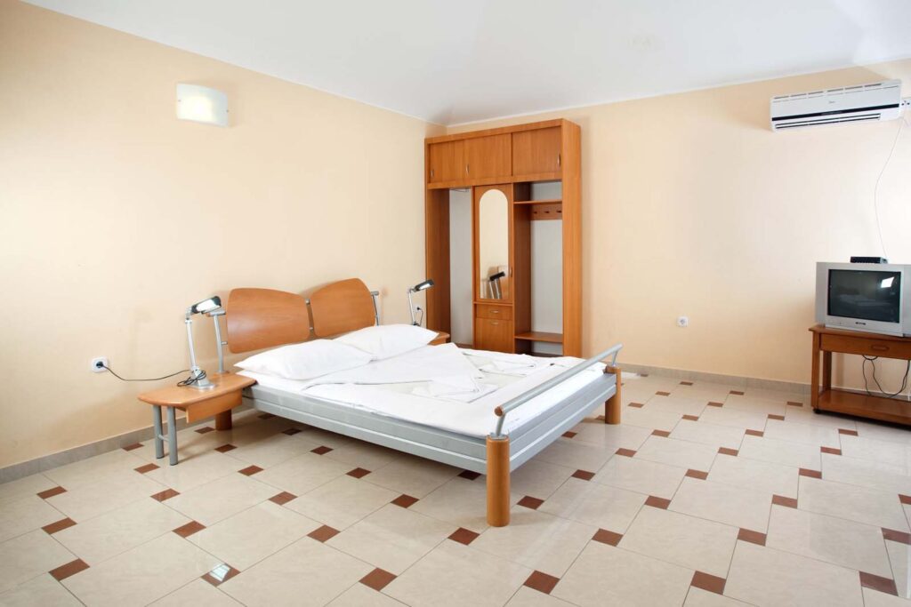 Blue-Houe_Studio-ap_1-Large