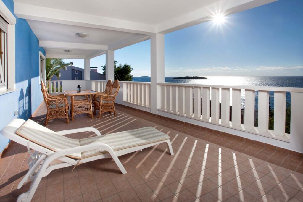 Blue-House_Ap_07-terrace-Large